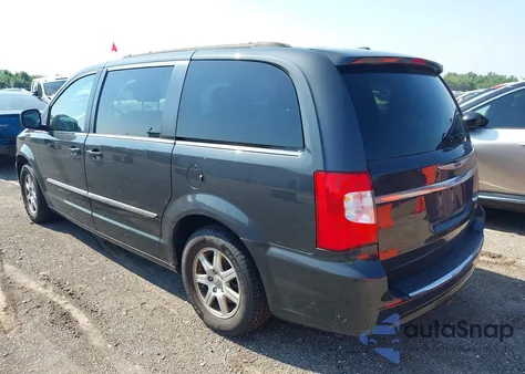 2011 Chrysler Town & Country Touring z USA, uszkodzony, nr VIN 2A4RR5DG6BR677168